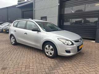 Hyundai i30 1.4i i-Drive AIRCO | STUURBEKRACHTING | ELEK RAMEN