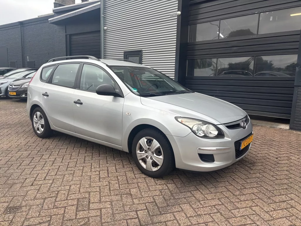 Hyundai i30 1.4i i-Drive AIRCO | STUURBEKRACHTING | ELEK RAMEN